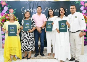 Alcalde de Barrancas agasajó y homenajeó a los maestros en su día