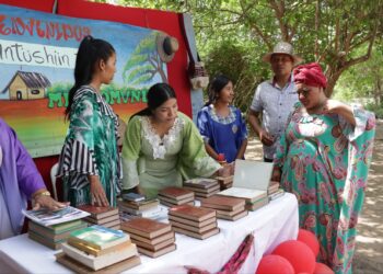 Gestión social lleva libros y esperanza a estudiantes de La Voluntad de Dios, zona rural de Maicao