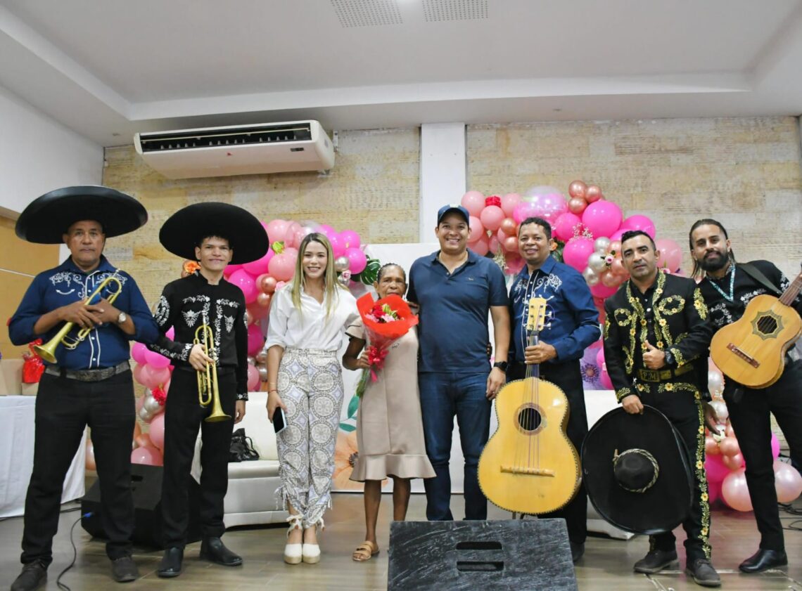 Alcalde de Barrancas rindió un sentido homenaje a las madres en su día