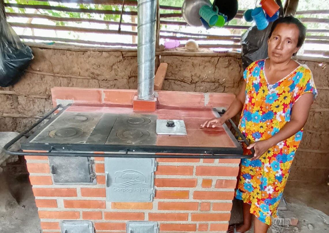 Corpoguajira entregó 199 estufas ecoeficientes en comunicados indígenas de Albania