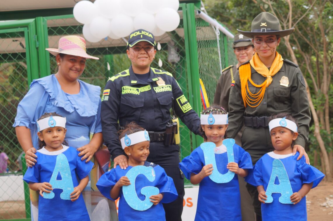 Policía Nacional inaugura un pozo de extracción de agua con sistema de energía solar en Maicao