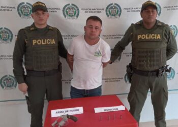 Sujeto llegó a atracar en un local comercial de Fonseca y el propietario lo desarmó y entregó a la Policía