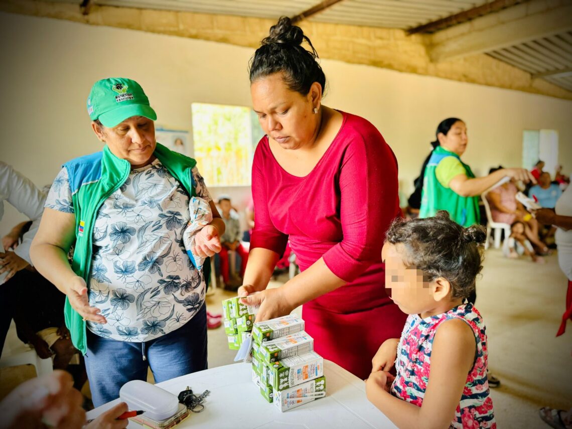 El Icbf llevó alimentos de alto valor nutricional para niñas y niños del barrio Las María en Riohacha