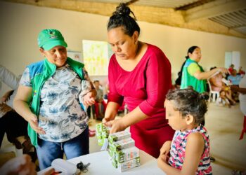 El Icbf llevó alimentos de alto valor nutricional para niñas y niños del barrio Las María en Riohacha