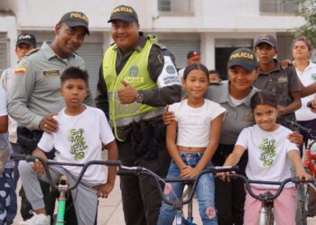 Con una cicloruta en la Comuna 10 de Riohacha, Policía Guajira fomenta la sana convivencia