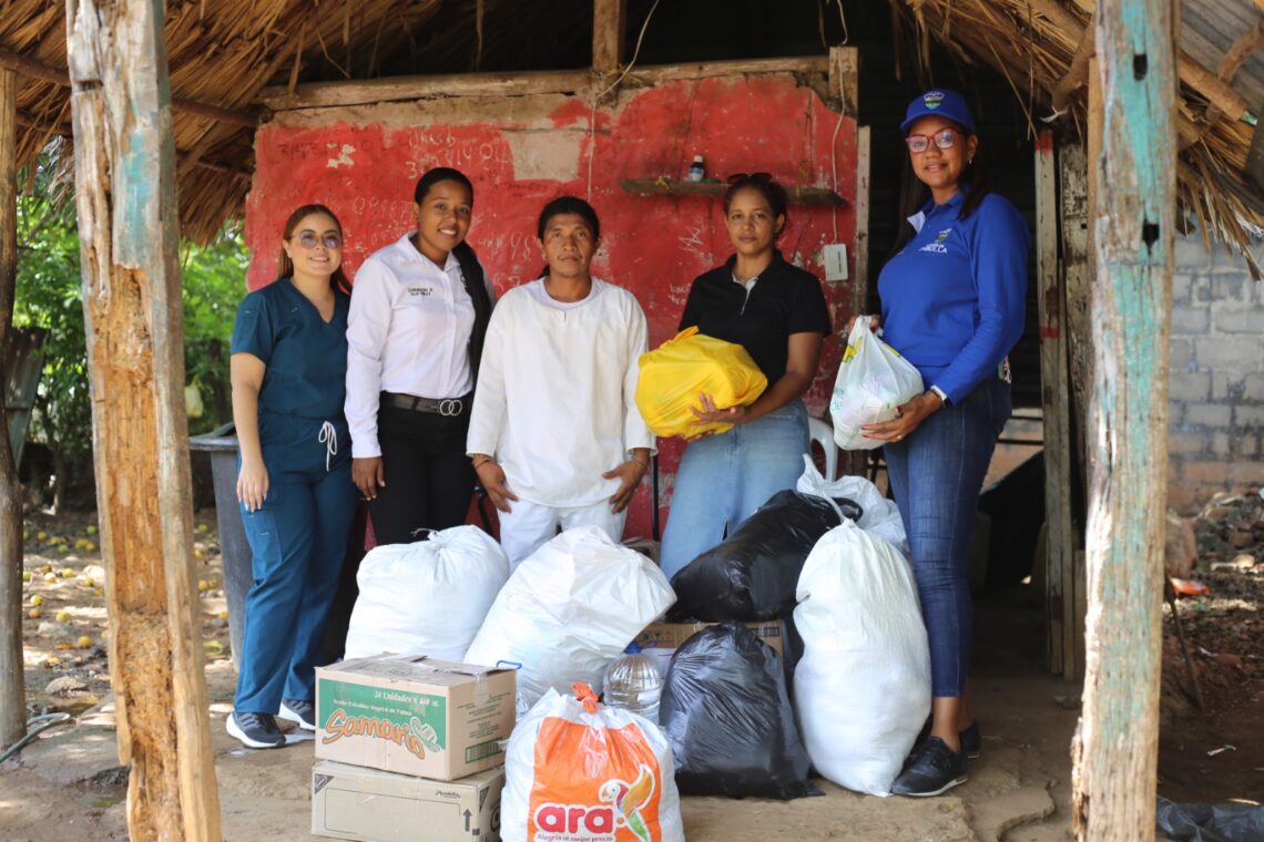 En Dibulla, brindan ayuda humanitaria a familias afectadas por incendio en la Sierra Nevada