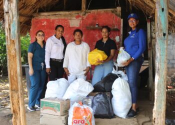 En Dibulla, brindan ayuda humanitaria a familias afectadas por incendio en la Sierra Nevada