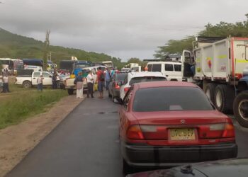 La Guajira amaneció bloqueada: se registran cinco cierres viales
