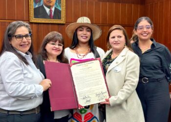 Por iniciativa de la senadora Martha Peralta, el Congreso de la República entregó condecoración a SINALTRAICA