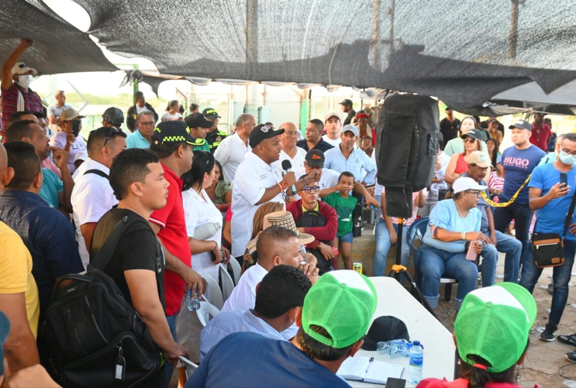 Ausencia del gobernador Jairo Aguilar en mesa de diálogo generó malestar entre los habitantes de Uribia y Manaure