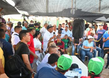 Ausencia del gobernador Jairo Aguilar en mesa de diálogo generó malestar entre los habitantes de Uribia y Manaure