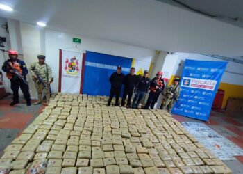 Incautan millonario cargamento de marihuana y cocaína en aguas de Camarones, Riohacha