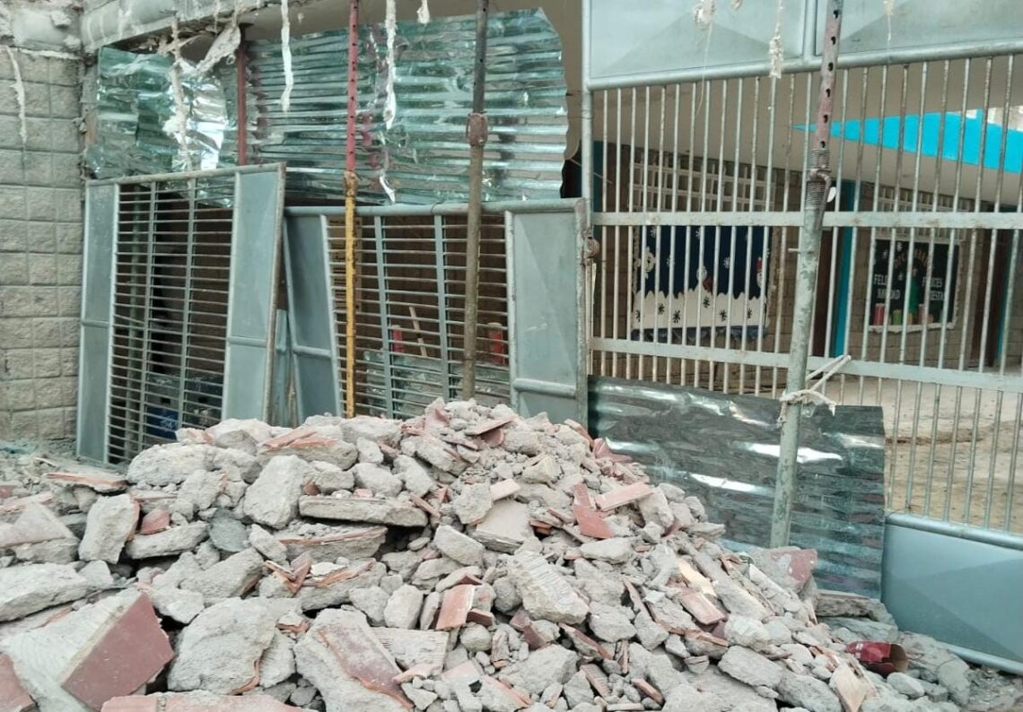 En Manaure destruyeron un colegio para remodelarlo y las obras no tienen ni el 50% de avance