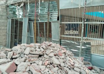 En Manaure destruyeron un colegio para remodelarlo y las obras no tienen ni el 50% de avance