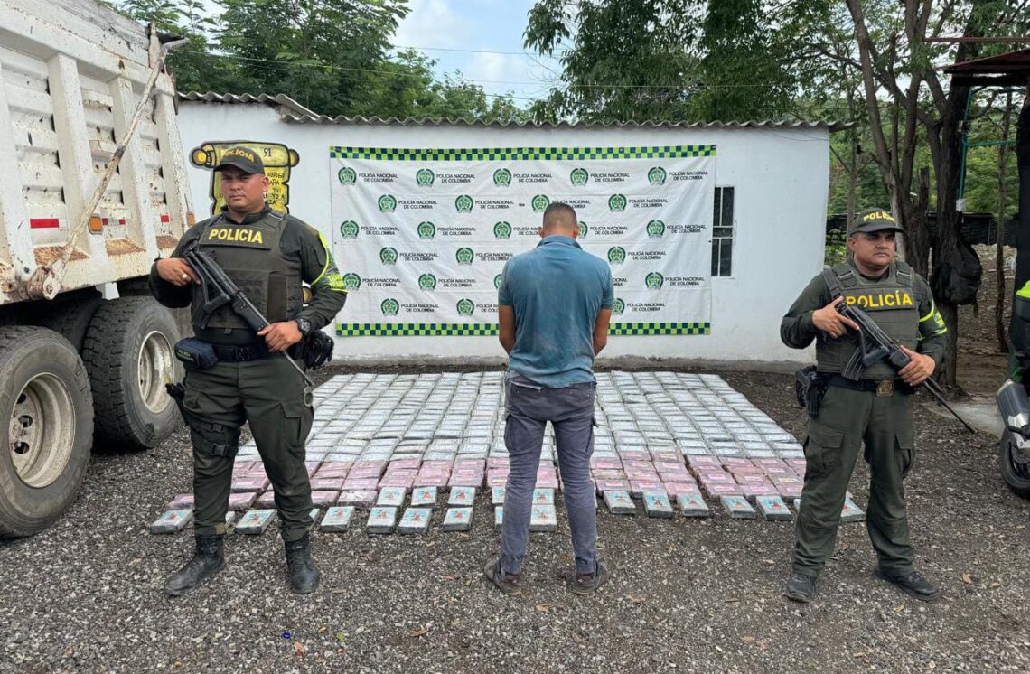 Otro golpe al narcotráfico en La Guajira: incautan 388 kilos de cocaína ocultos en una volqueta