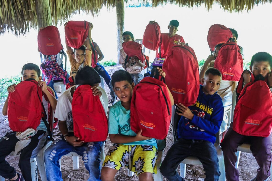 Estudiantes de la institución etnoeducativa #9 del resguardo indígena de Mañature recibieron kits escolares