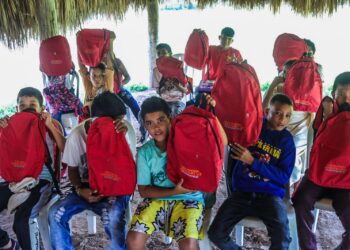 Estudiantes de la institución etnoeducativa #9 del resguardo indígena de Mañature recibieron kits escolares