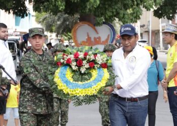 Barrancas rindió honores al día de la Independencia de Colombia