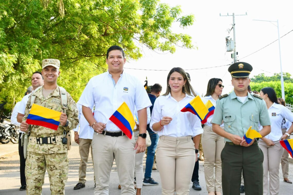 Barrancas rindió honores al día de la Independencia de Colombia