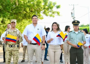 Barrancas rindió honores al día de la Independencia de Colombia