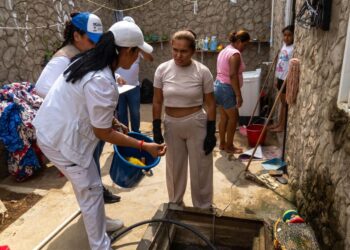 Secretaría de Salud de Riohacha realiza campaña casa a casa para prevenir el dengue