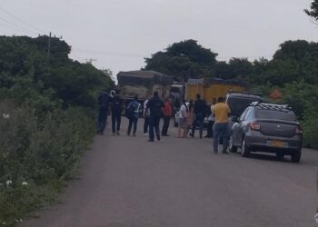 Bloqueada la vía hacia el sur de La Guajira a la altura de Cerrillo