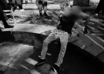 Ataque sicarial en Riohacha cobra la vida de un joven que estaba sentado en el parque Simón Bolívar