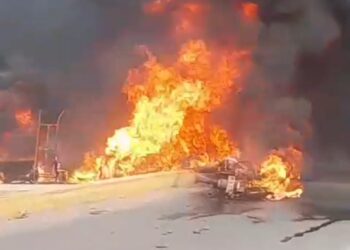 Pánico en Paraguachón generó el incendio de una moto que era tanqueada con gasolina en una venta ilegal