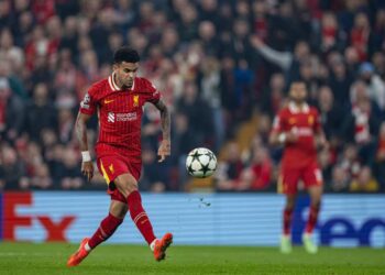 El show del guajiro Lucho Díaz: lo pusieron a jugar de 9 y respondió con tres golazos