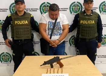 Sorprenden a un sujeto en pleno fin de año con una subametralladora en Riohacha