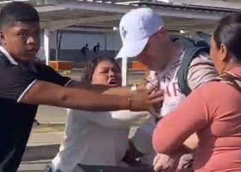 Protestantes afro maltratan a turistas que llegan al aeropuerto de Riohacha a tomar sus vuelos
