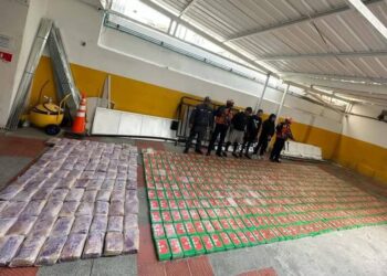 Cayó millonario cargamento de cocaína y marihuana en aguas de La Guajira: hay tres capturados