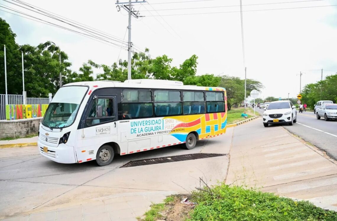 Estudiantes del programa de Ingeniería Civil proponen optimización del acceso vehicular a la Universidad de La Guajira