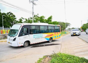 Estudiantes del programa de Ingeniería Civil proponen optimización del acceso vehicular a la Universidad de La Guajira