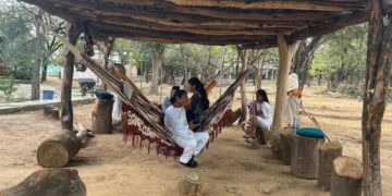 La enramada que construyeron en Uniguajira como espacio ancestral y pedagógico para la interculturalidad