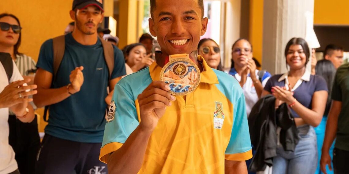 La enramada que construyeron en Uniguajira como espacio ancestral y pedagógico para la interculturalidad