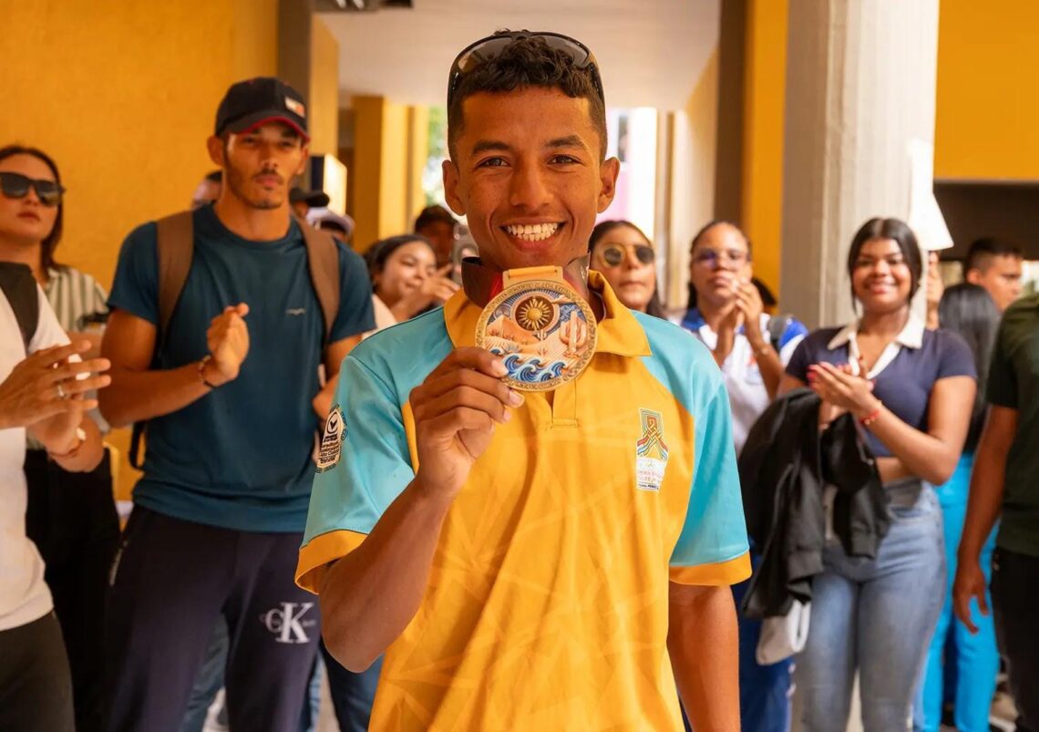La enramada que construyeron en Uniguajira como espacio ancestral y pedagógico para la interculturalidad