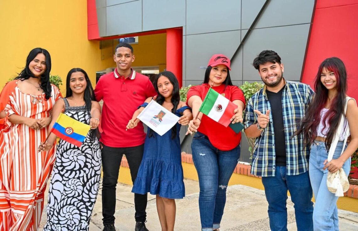 La enramada que construyeron en Uniguajira como espacio ancestral y pedagógico para la interculturalidad