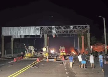 Atentado terrorista sacude a La Guajira: con explosivos volaron el peaje Alto Pino generando destrucción total