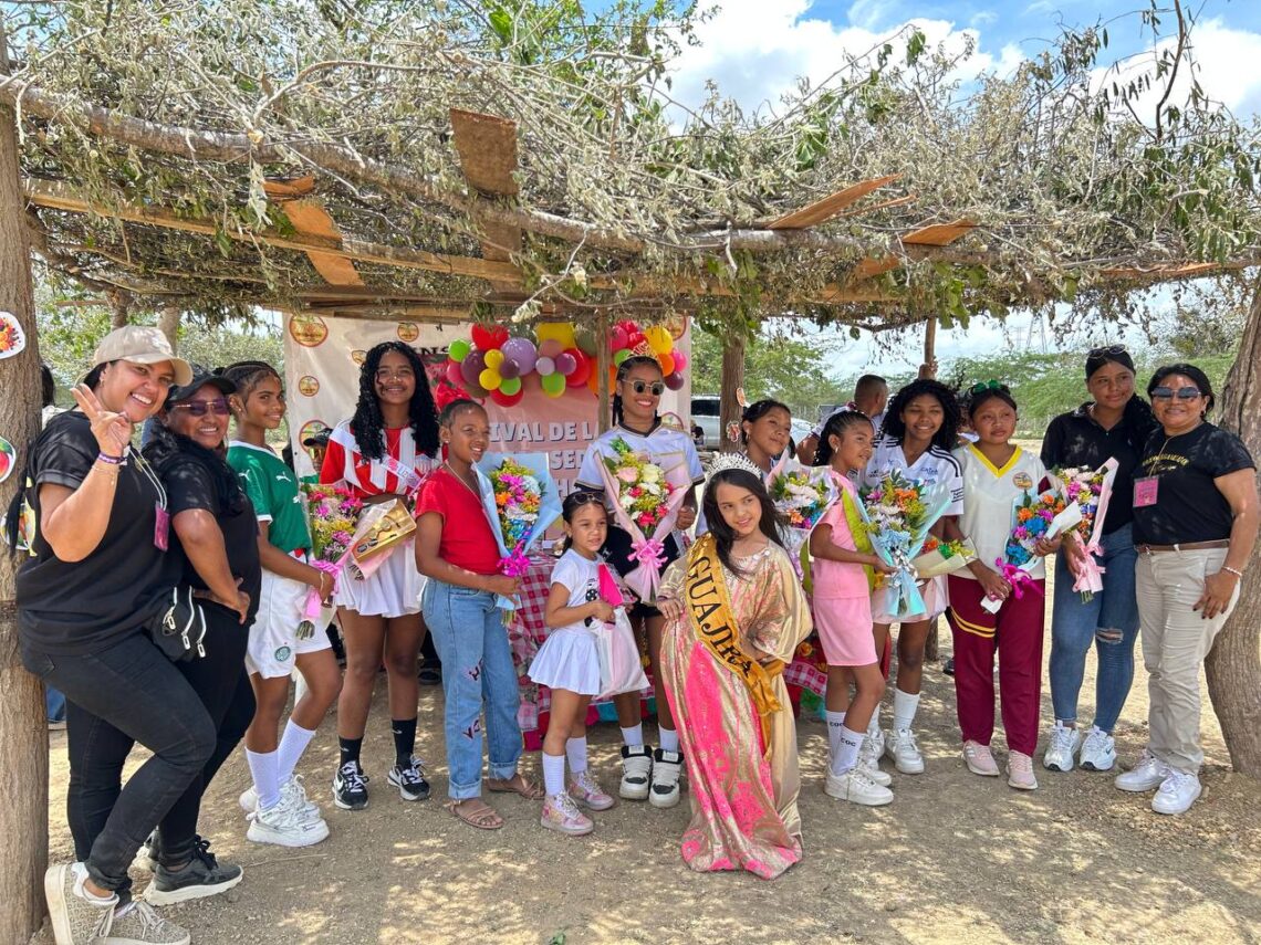 Con coronación y premiación de stands, la Institución Etnoeducativa N. 14 sede Anaisha, celebró el festival de frutas.