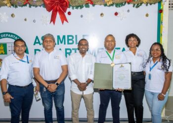 Asamblea Departamental otorgó medalla Luis Antonio Robles al rector de la UNAD en La Guajira, Jaime Valdés Benjumea