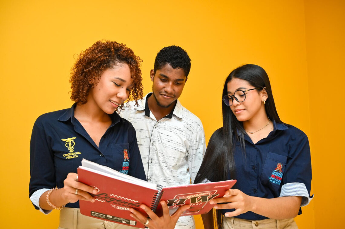 Uniguajira recibe visita con fines de Acreditación en Alta Calidad para el programa de Contaduría Pública